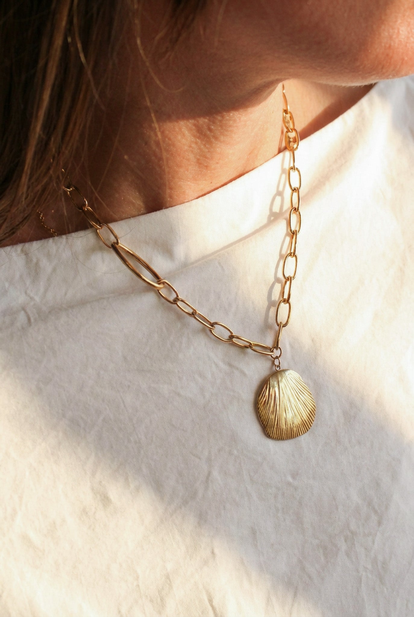 Thick Chain Necklace | 14k Gold Plated Oval Medallion