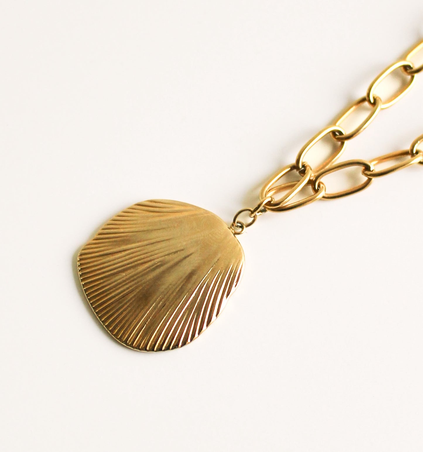 Thick Chain Necklace | 14k Gold Plated Oval Medallion