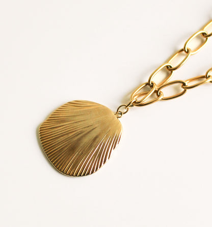 Thick Chain Necklace | 14k Gold Plated Oval Medallion